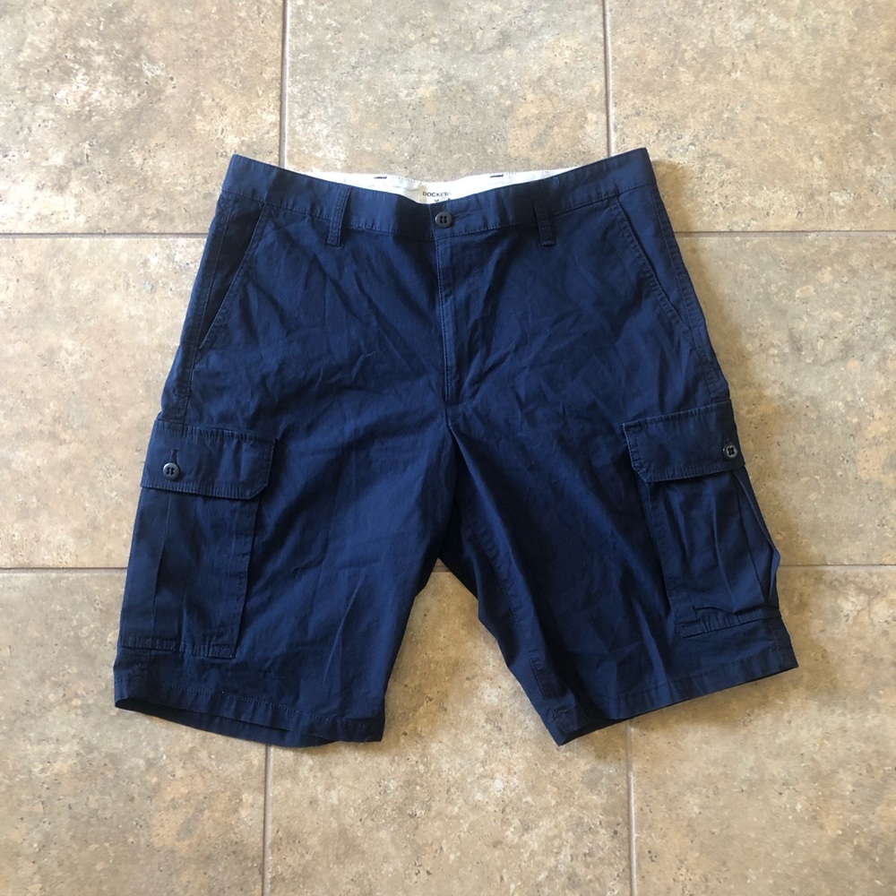 Dockers Blue Cargo Shorts with Sturdy Design
